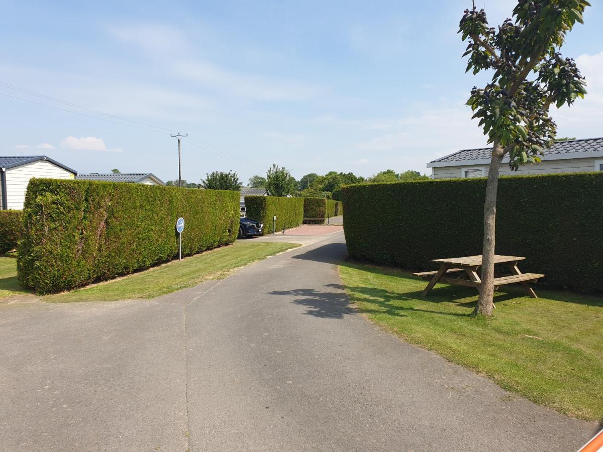 Le Clos Tranquille Hotel Gonneville-en-Auge Bagian luar foto